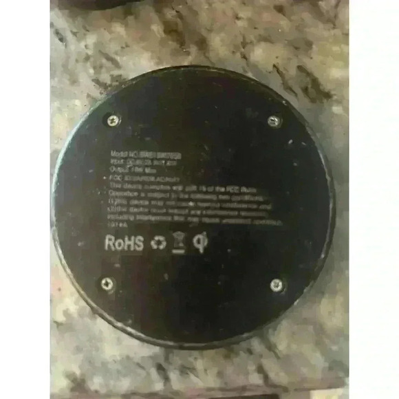 Blackweb 10-watt Universal Wireless Charging Pad (Black) - Includes Usb And Bloc - Picture 3 of 3